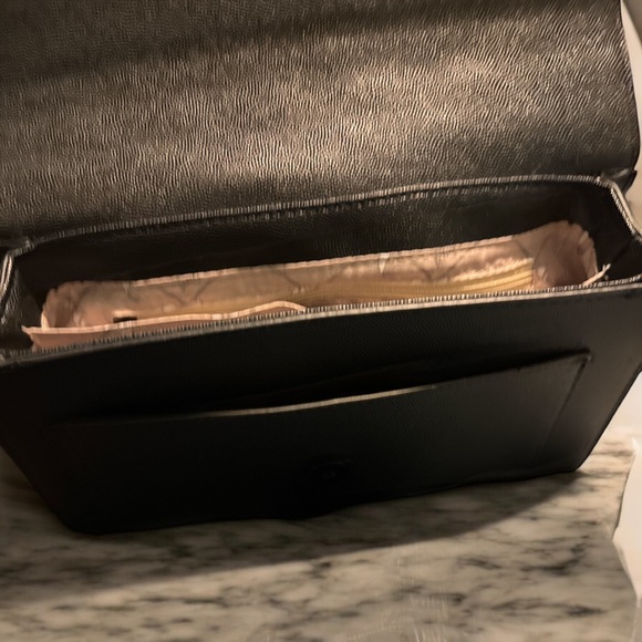 Betsey Johnson Women's Black With Bow Cross Body Purse-NWT - Picture 3 of 12